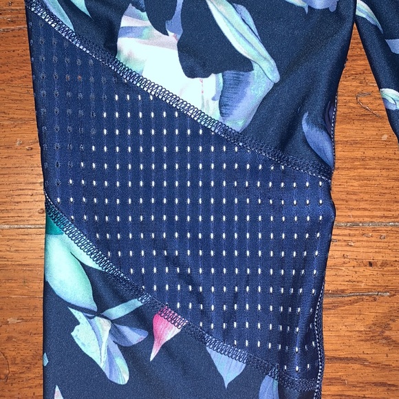 AVIA Workout Capri Performance Pants Navy Floral - Picture 7 of 12